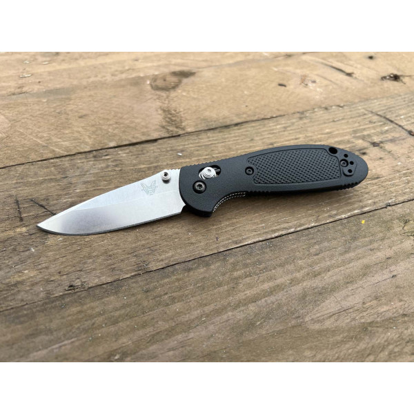 BENCHMADE Mini Griptilian 556 Knife: USA Compactness and Precision