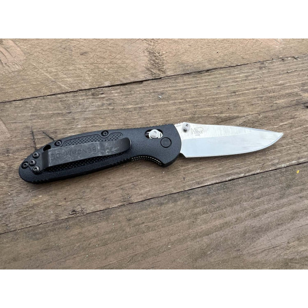 BENCHMADE Mini Griptilian 556 Knife: USA Compactness and Precision
