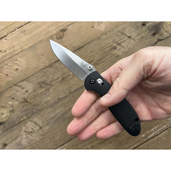 BENCHMADE Mini Griptilian 556 Knife: USA Compactness and Precision