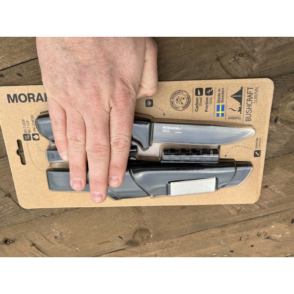 MORA Bushcraft Survival Black Knife 11742: Robustness and Versatility for Hunting and Bushcraft