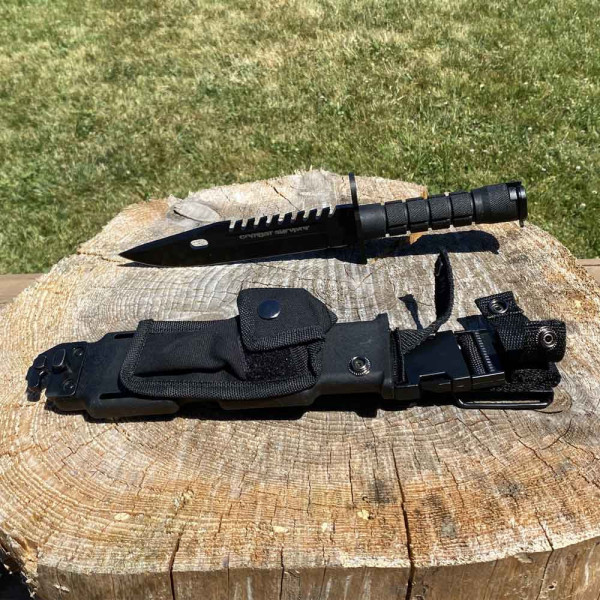 Black survival knife: robust, 420 stainless steel blade, secure grip
